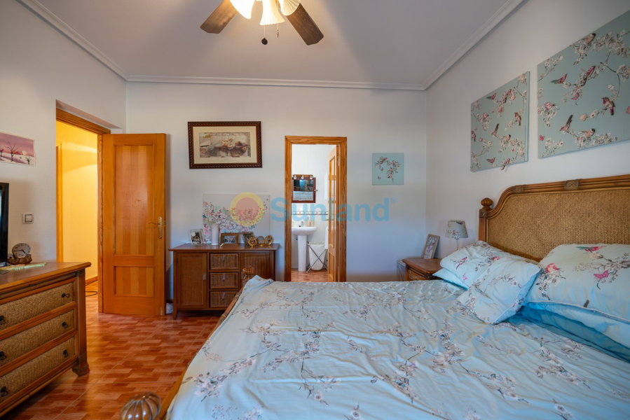 Resale - Villa - Cañada Del Trigo