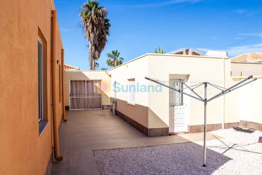 Segunda mano - Chalet - Torrevieja - La Siesta