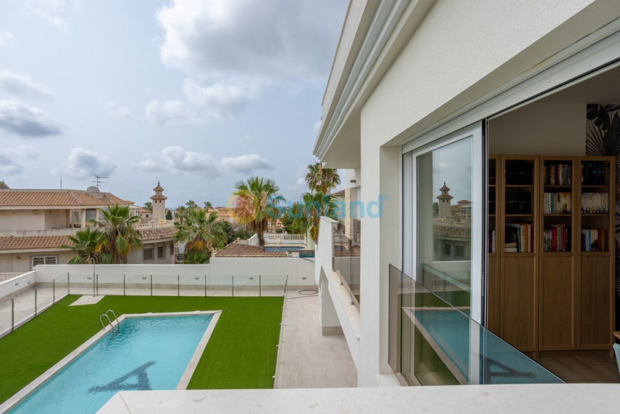 Resale - Apartment - Orihuela Costa - Villamartin