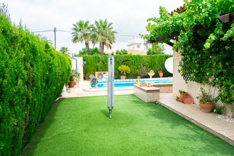 Använda fastigheter - Villa - Orihuela Costa - MUY CERCA DE LA PLAYA