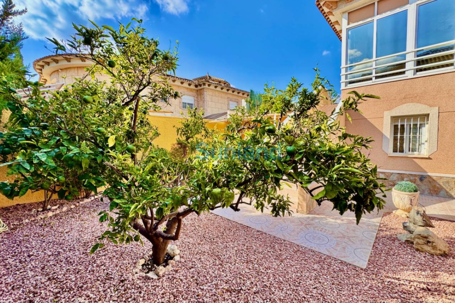 Använda fastigheter - Villa - Benferri