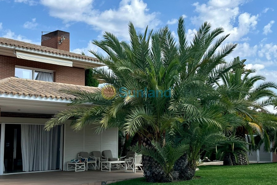 Resale - Villa - Benidorm