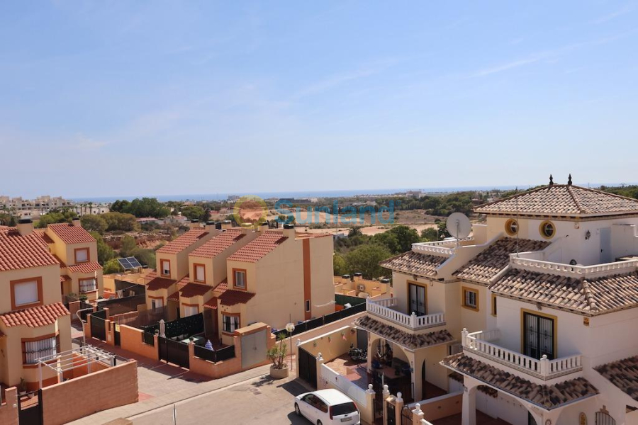 Använda fastigheter - Terraced house - Orihuela Costa - Montezenia