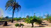 Resale - M - La Marina
