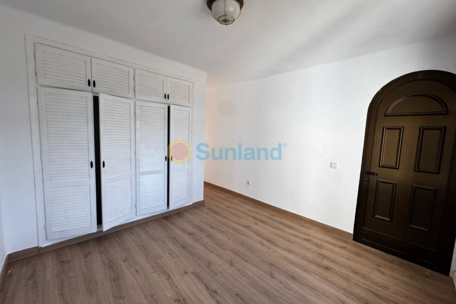 Resale - Villa - Orihuela Costa - Los Dolses