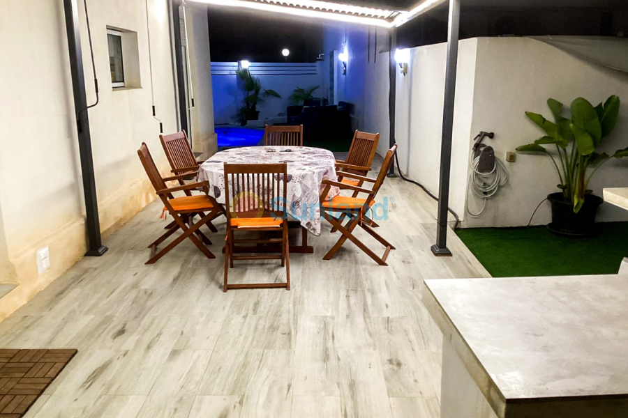 Resale - Villa - Torrevieja - 