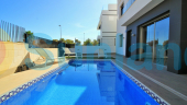 Resale - Villa - Villamartin