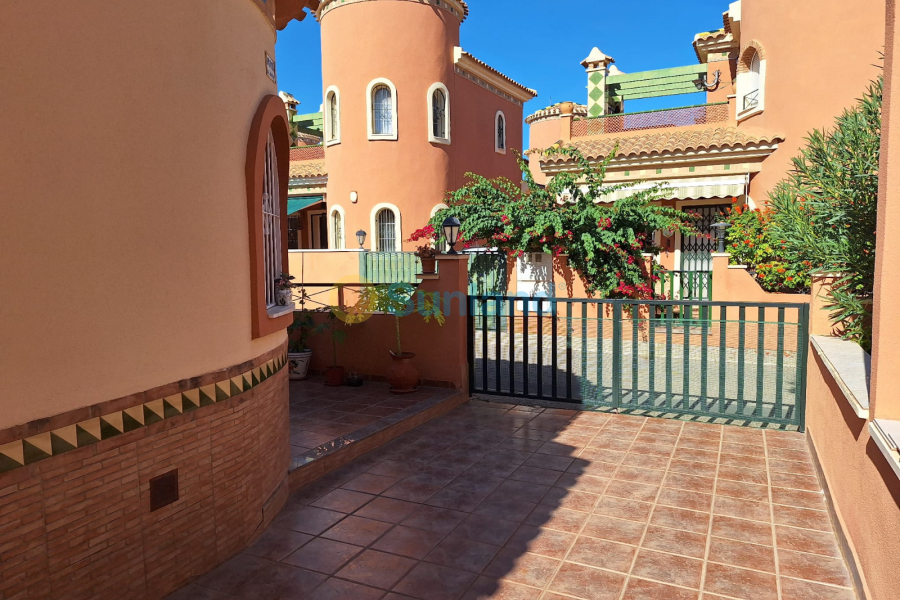 Resale - Villa - Playa Flamenca - Villas San Luis