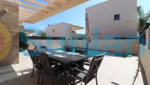 Resale - Villa - Los Montesinos - La Herrada