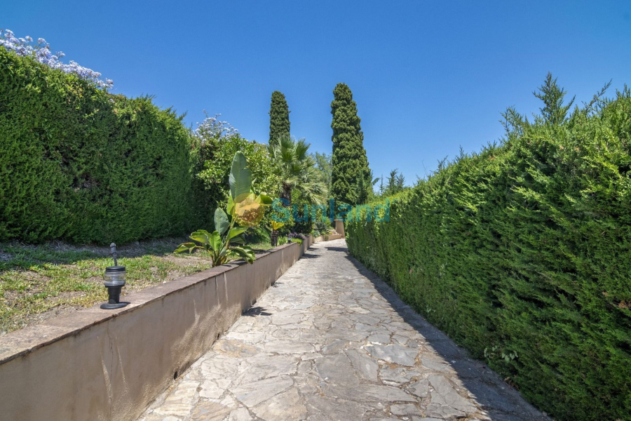 Resale - Villa - Benahavis - La Quinta
