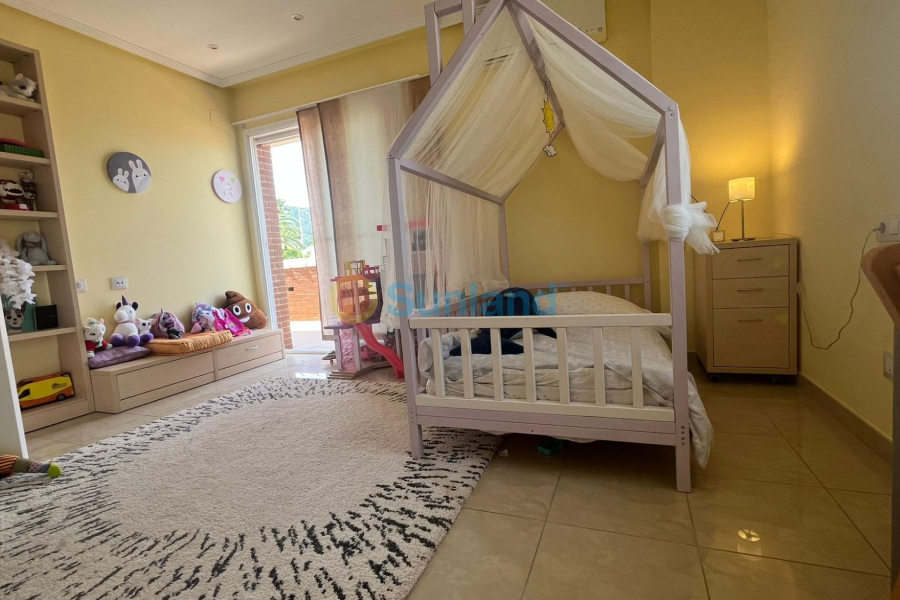 Resale - Villa - Benidorm