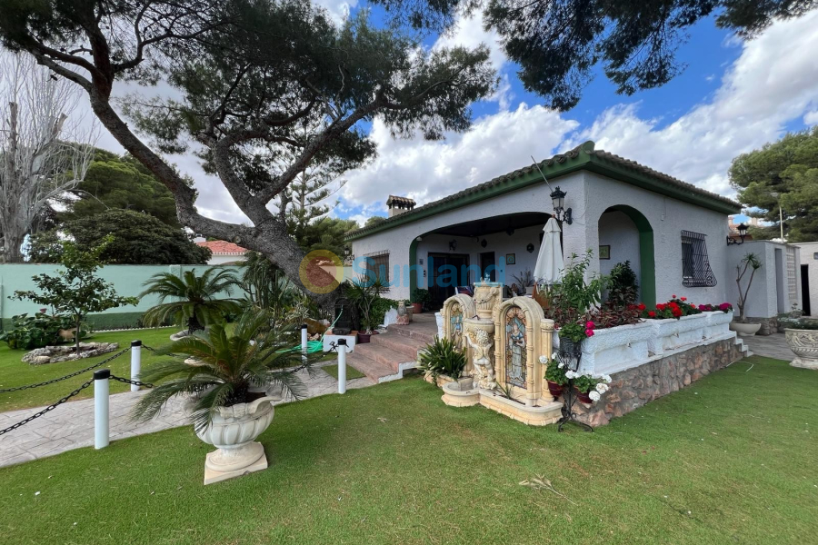 Resale - Villa - Orihuela Costa - Campoamor