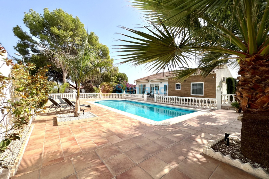 Resale - Villa - Torrevieja - 