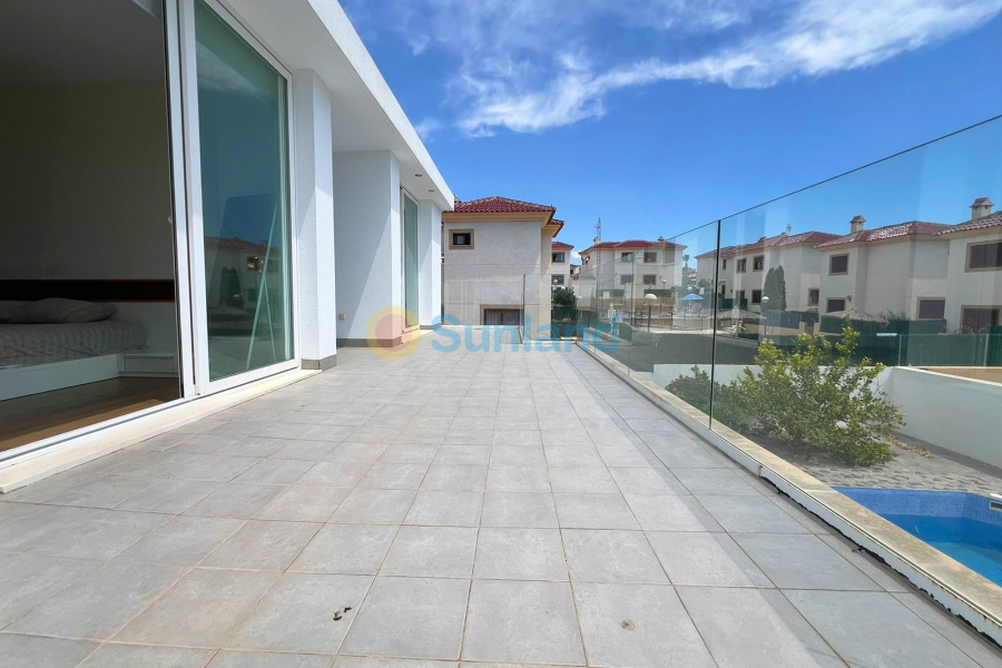 Resale - Villa - La Marina - La Marina / El Pinet