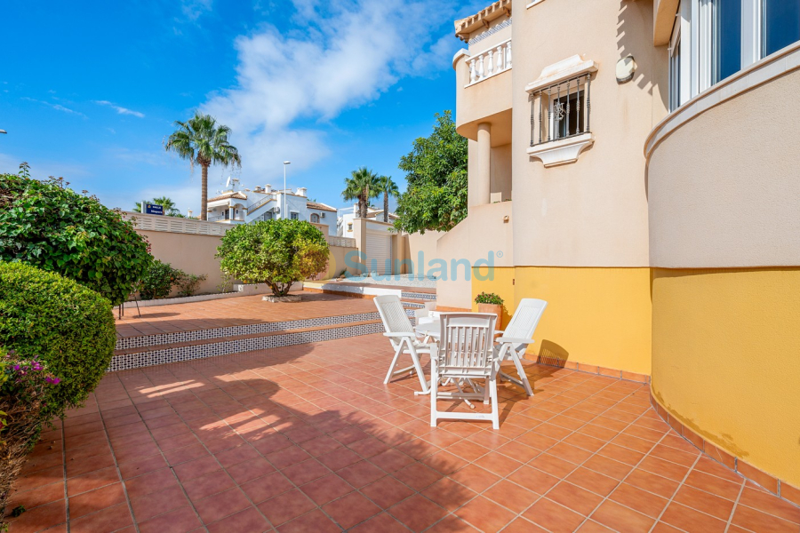 Resale - Villa - Orihuela Costa - Los Dolses