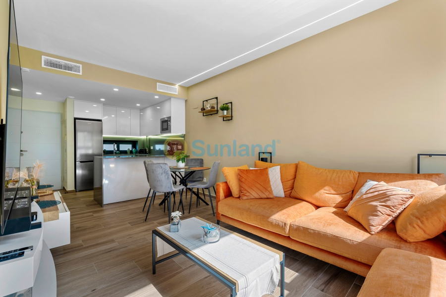 Resale - Apartment - Orihuela Costa - Villamartin