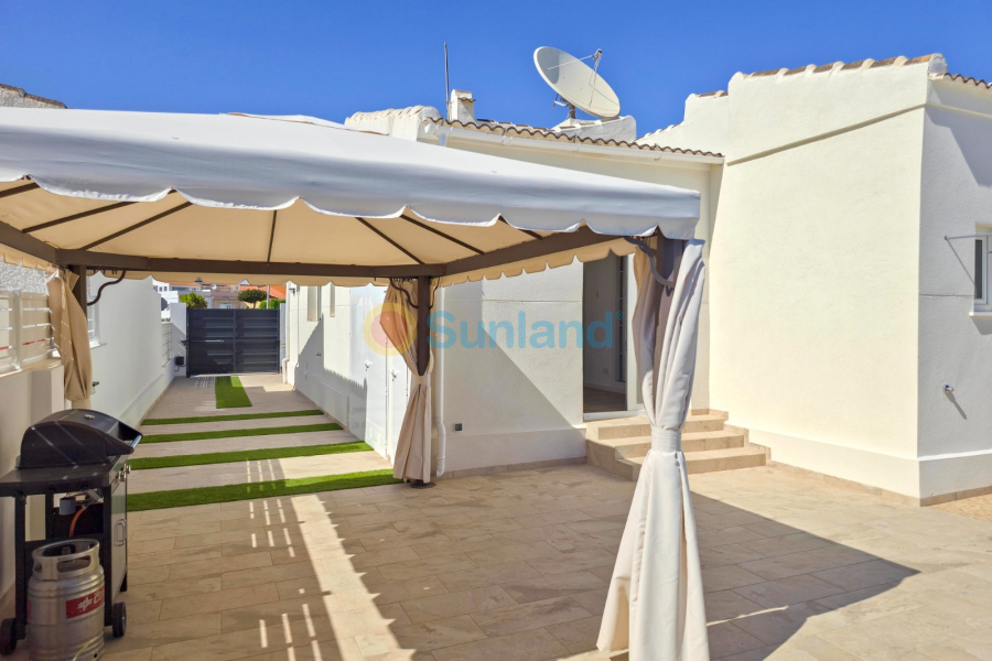 Resale - Villa - Torrevieja - La Siesta