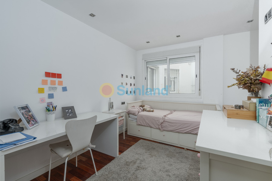 Resale - Apartment - Alicante - Center