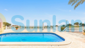 Resale - Villa - Albatera