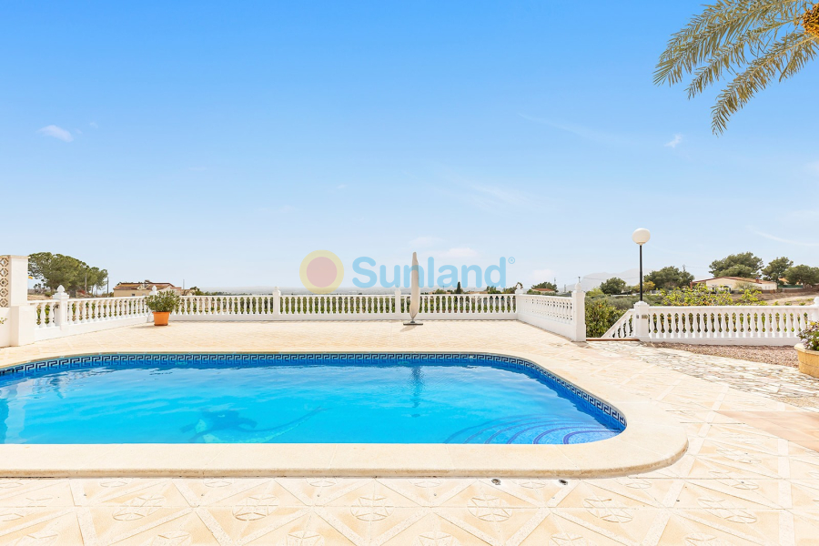 Resale - Villa - Albatera