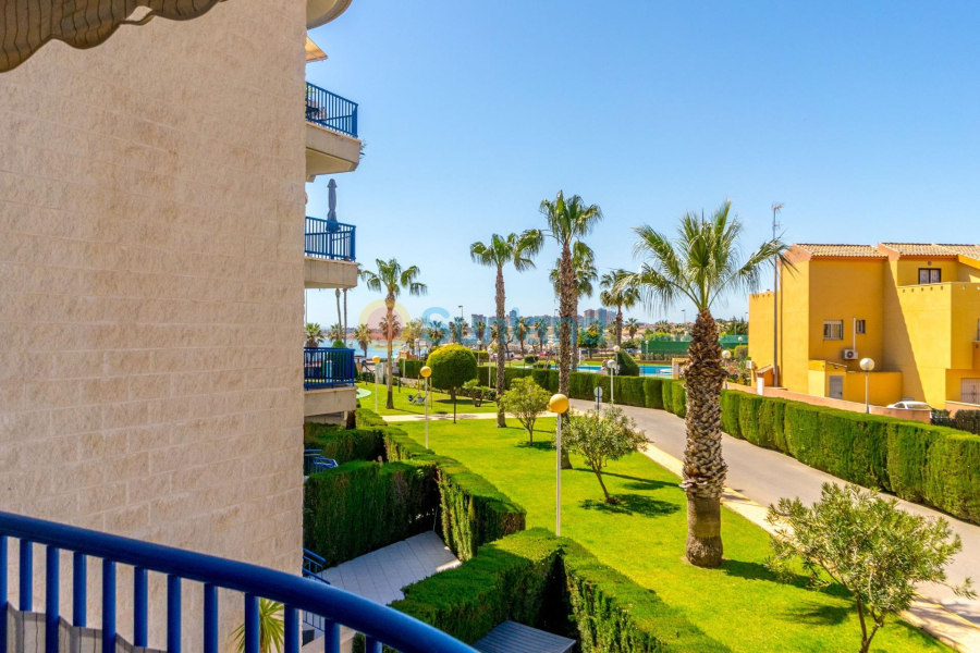 Resale - Apartment - Orihuela Costa - Campoamor