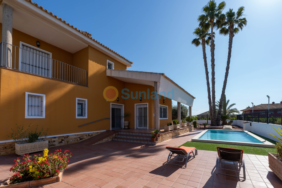 Använda fastigheter - Villa - Orihuela