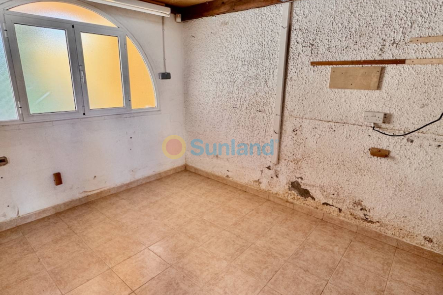 Använda fastigheter - Villa - Benferri