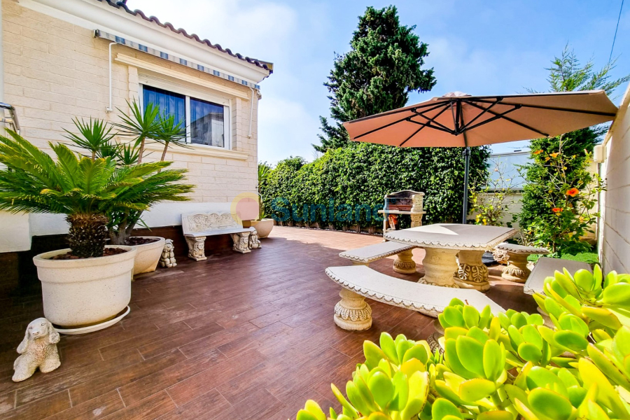Segunda mano - Chalet - Torrevieja - La Mata