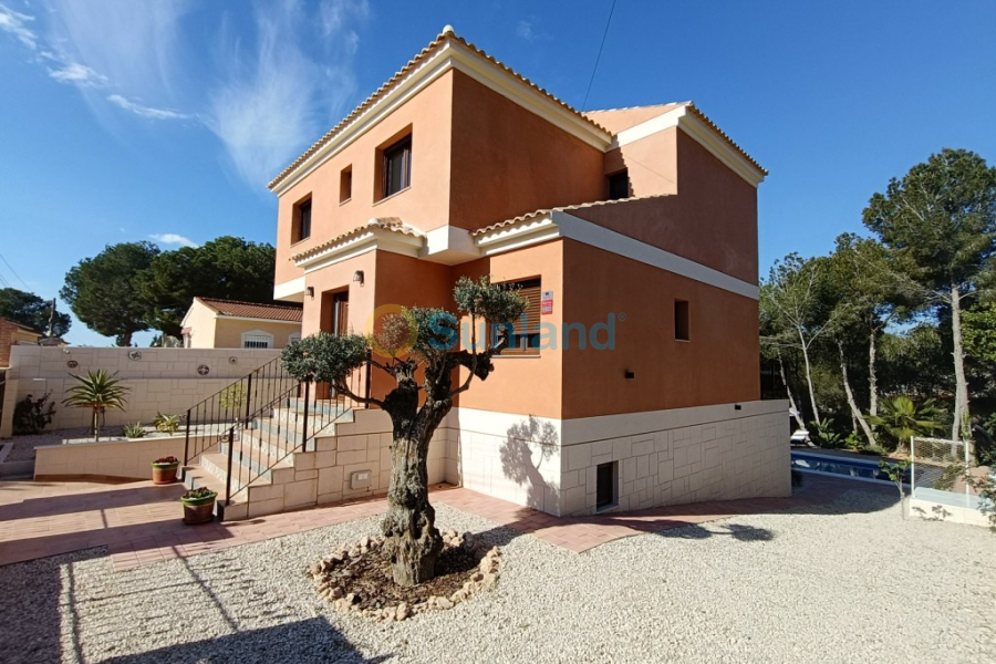 Resale - Villa - Pinar De Campoverde - 