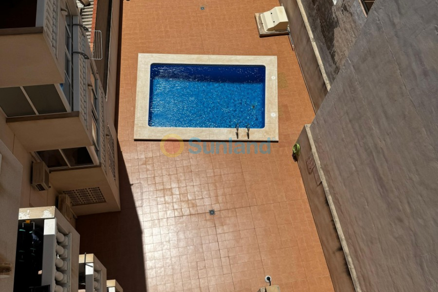 Resale - Apartment - Torrevieja - Torrevieja Centro