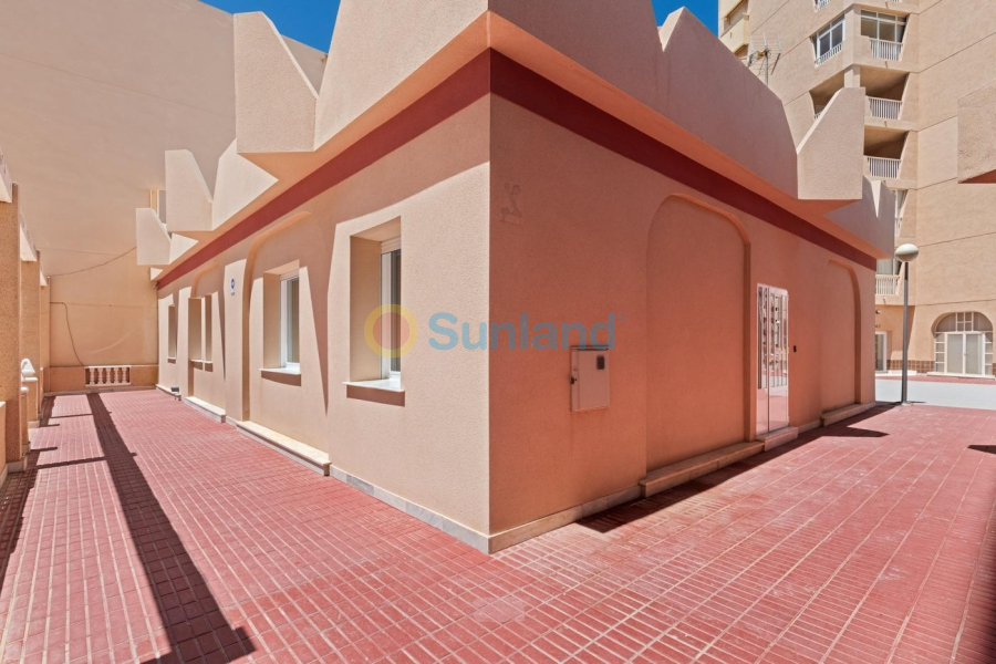 Resale - Apartment - La Manga del Mar Menor - 