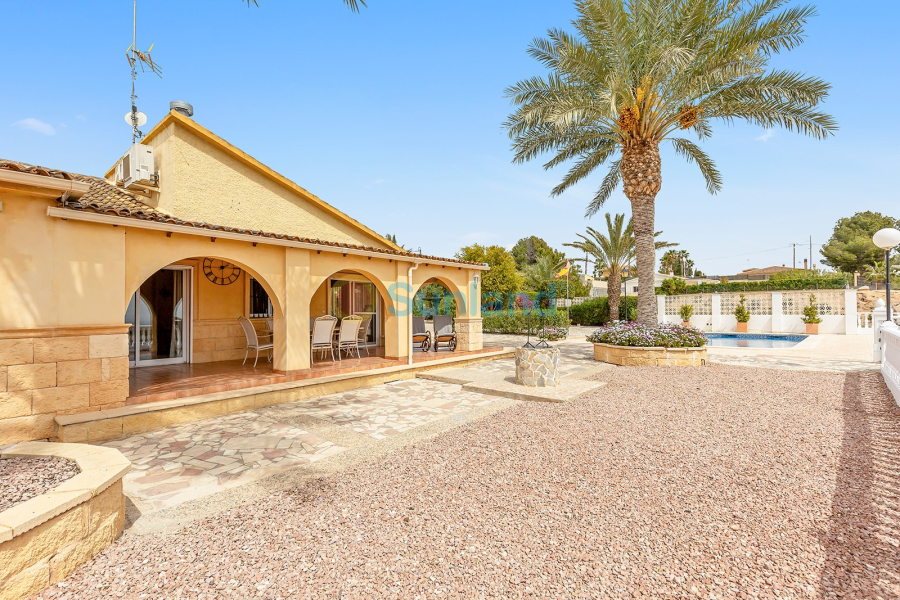 Resale - Villa - Albatera