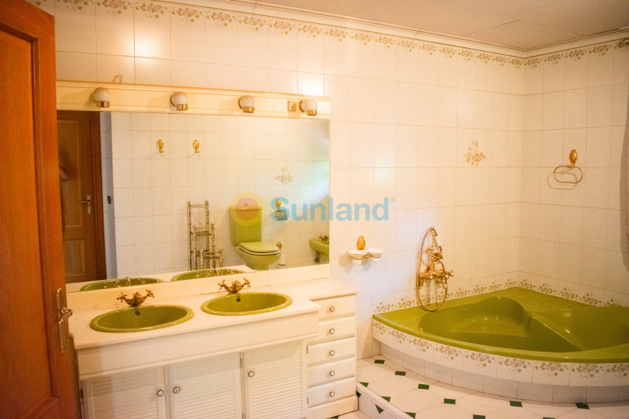 Segunda mano - Chalet - Llano de brujas