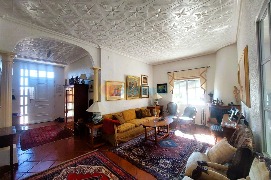 Resale - M - La Marina