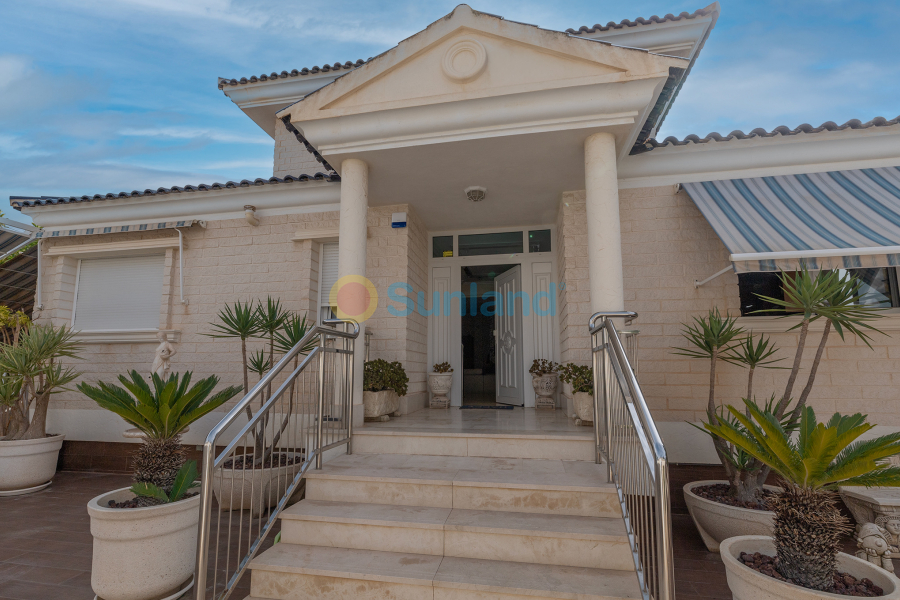 Resale - Villa - Torrevieja - Cabo Cervera