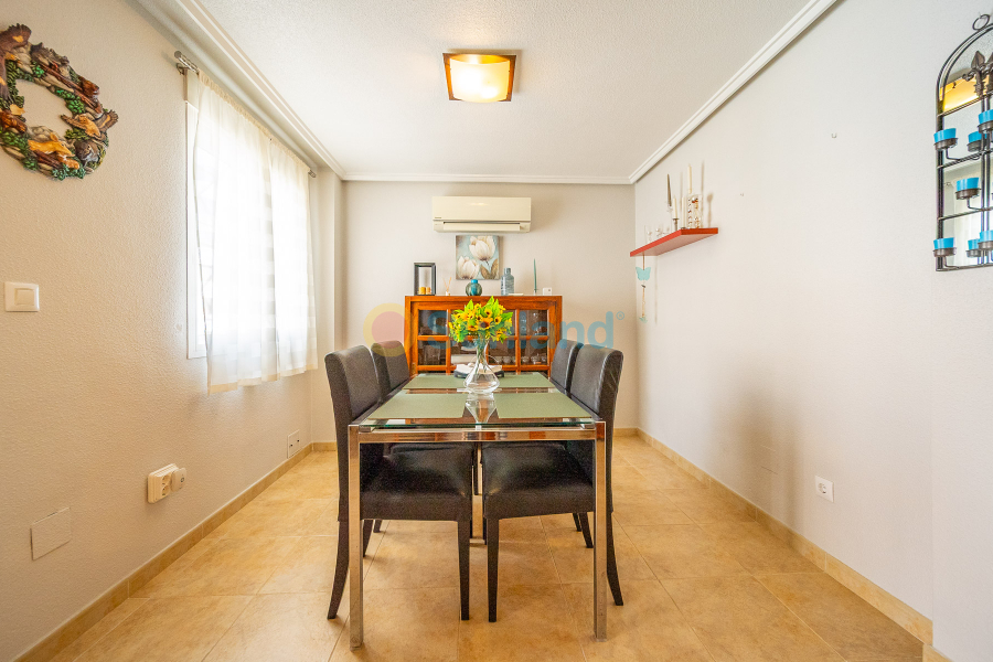 Resale - Casa de Pueblo - Torrevieja - Aguas Nuevas
