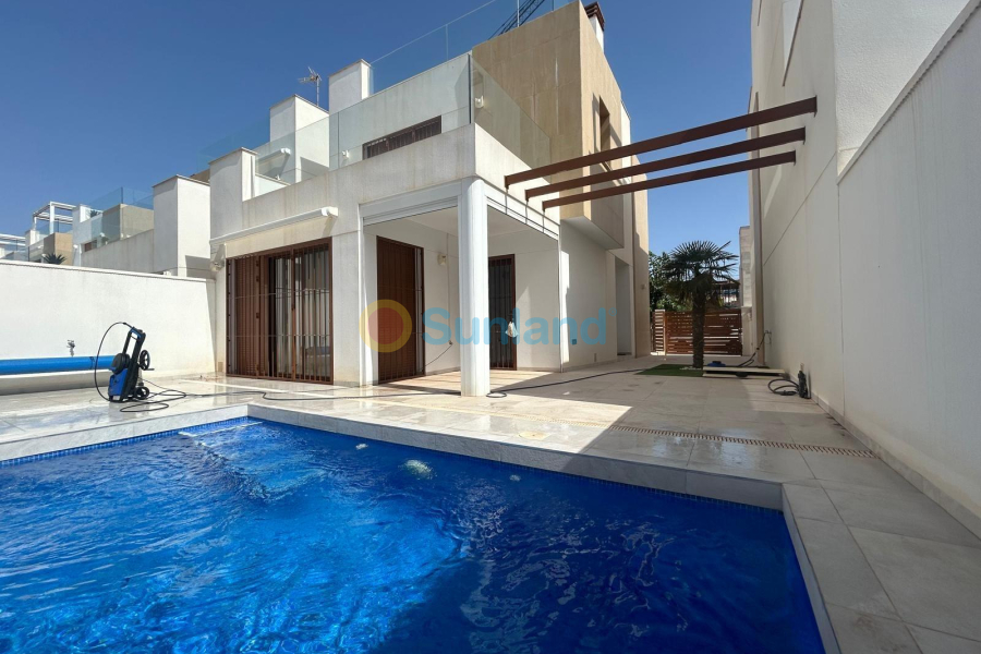 Resale - Villa - Orihuela costa - La Torre de la Horadada