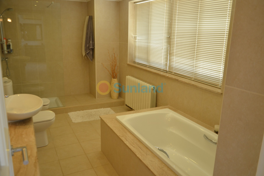 Resale - Villa - Orihuela costa - 