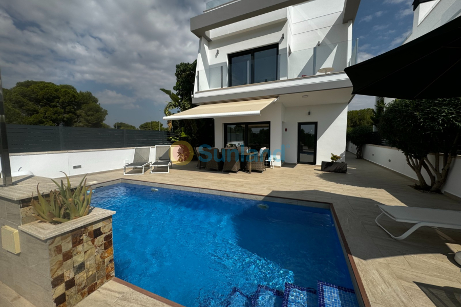 Resale - Villa - Orihuela costa - 