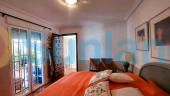 Resale - M - La Marina