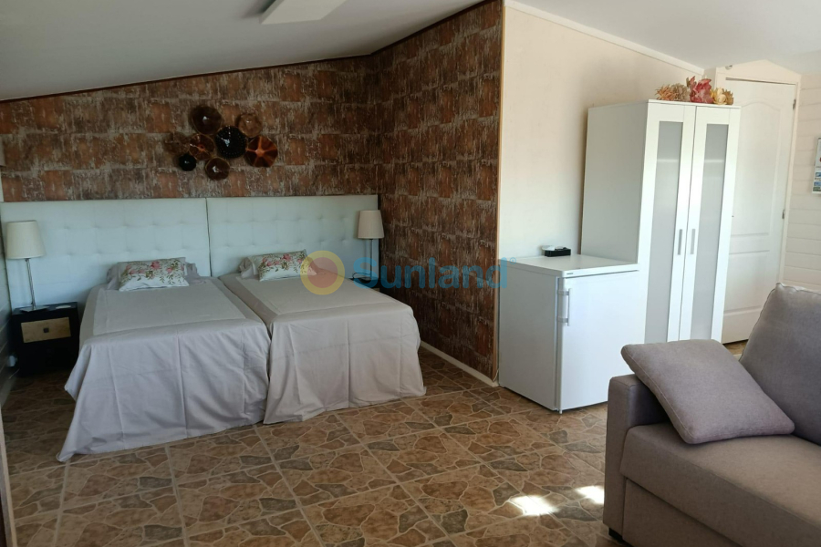 Resale - Country house - Orihuela