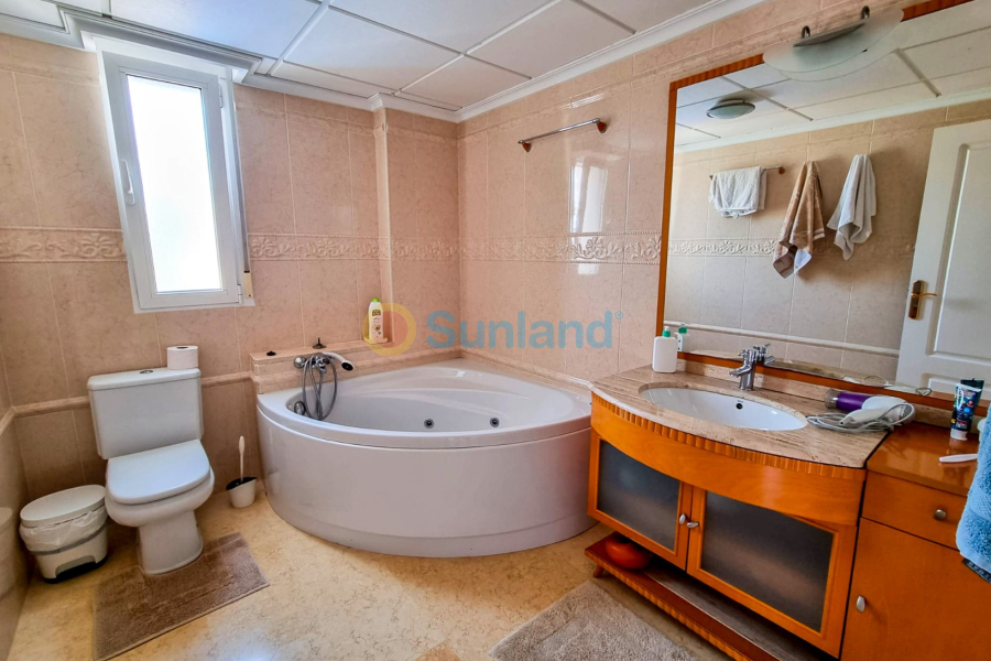 Segunda mano - Chalet - Torrevieja - La Mata