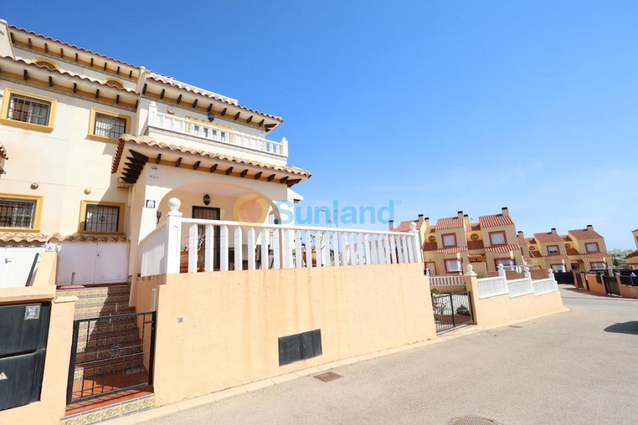 Använda fastigheter - Terraced house - Orihuela Costa - Montezenia