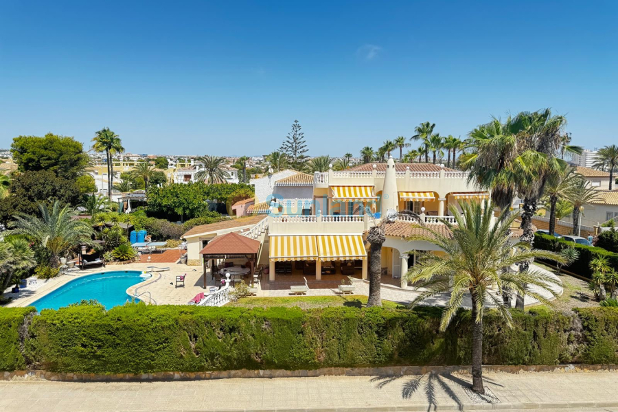 Resale - Villa - Torrevieja - 