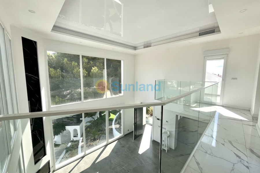 Resale - V - Los Balcones