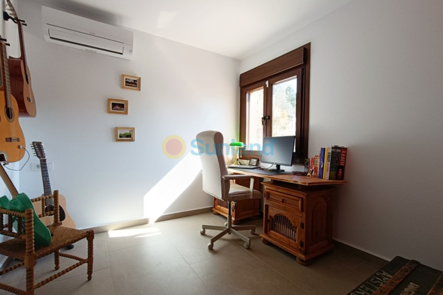 Resale - Villa - Pinar De Campoverde - 