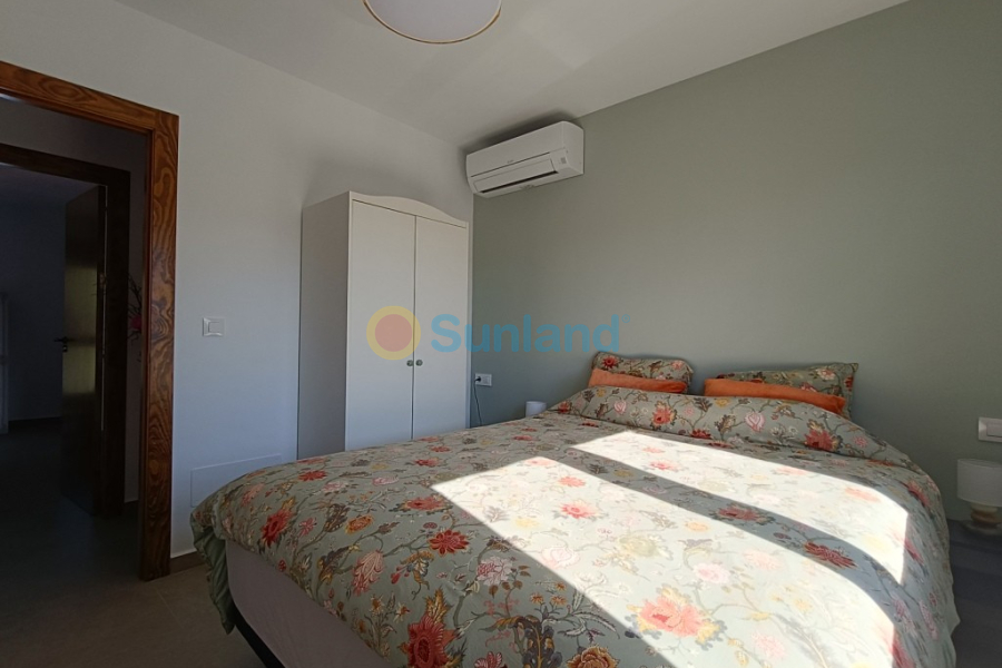 Resale - Villa - Pinar De Campoverde - 