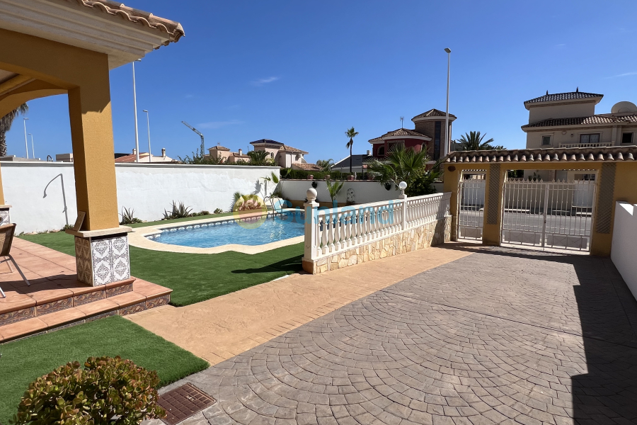 Brukte eiendommer - Villa - Orihuela Costa - La Zenia