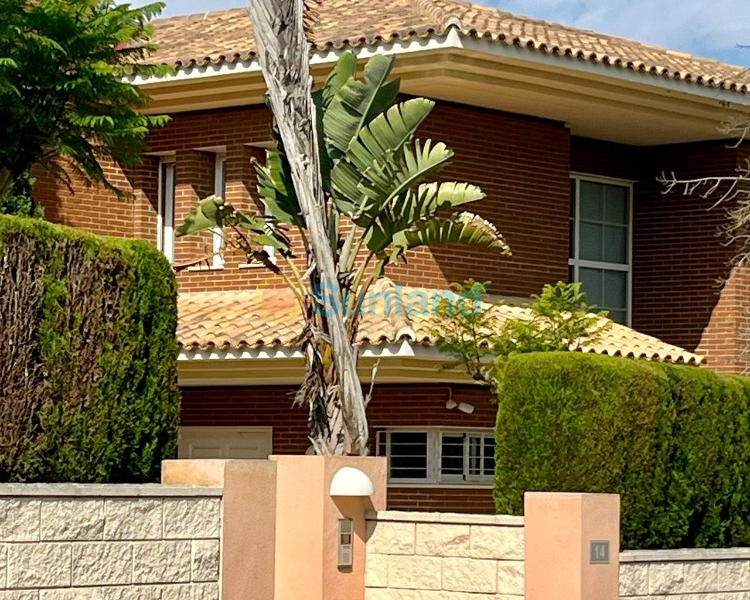 Resale - Villa - Benidorm