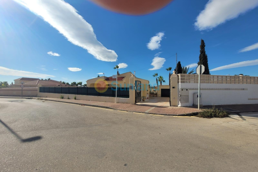 Segunda mano - Chalet - San Fulgencio - Urbanización La Marina